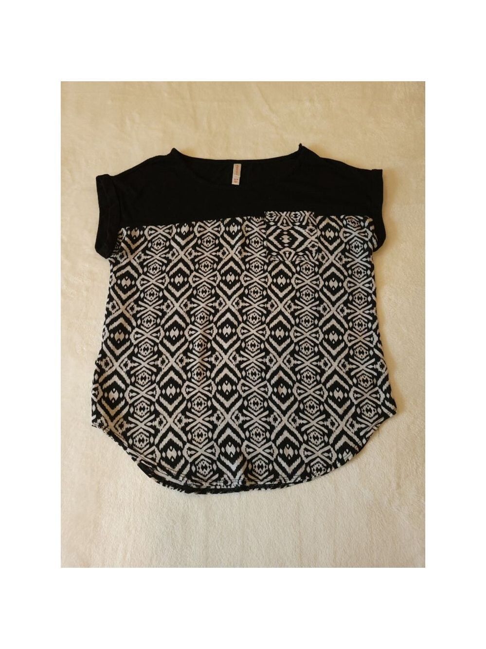 Xhilaration Juniors Size M Black White Knit Top